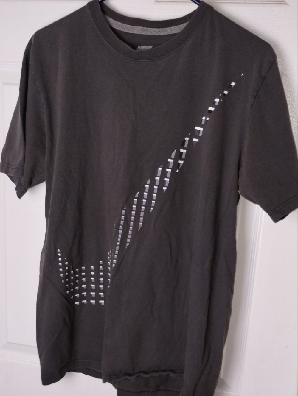 Nike Black Short-Sleeve Tee with Silver Swoosh Cutout.Large - Picture 8 of 8